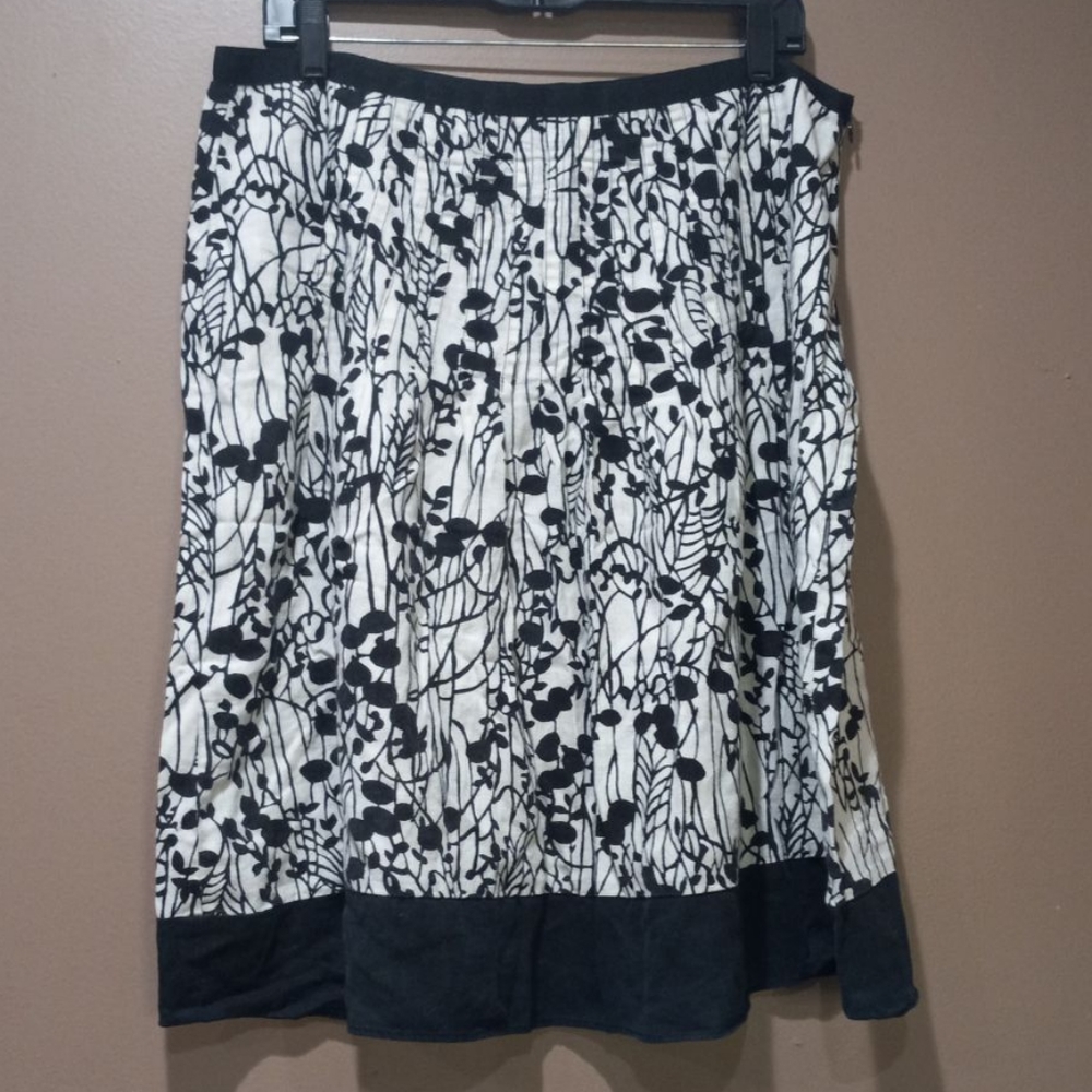 Black & White Floral Pleated Skirt